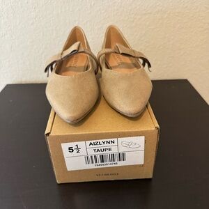 Journee Collection Women's Aizlynn Mary Jane Flats Size 5.5 Taupe